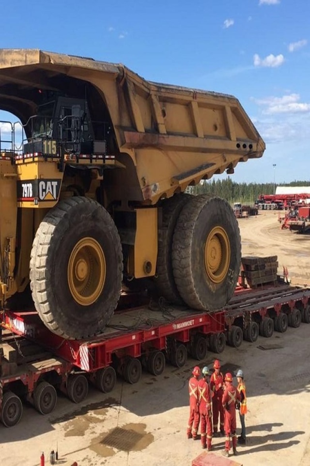 Der 300 Tonnen Laster - Ein Caterpillar wird ausgeliefert