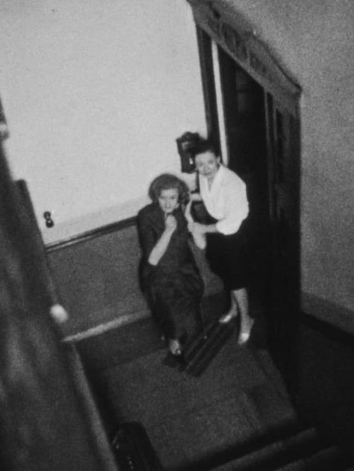 Miriam i gruppen Alla filmer hos Mohamad shop (470552)