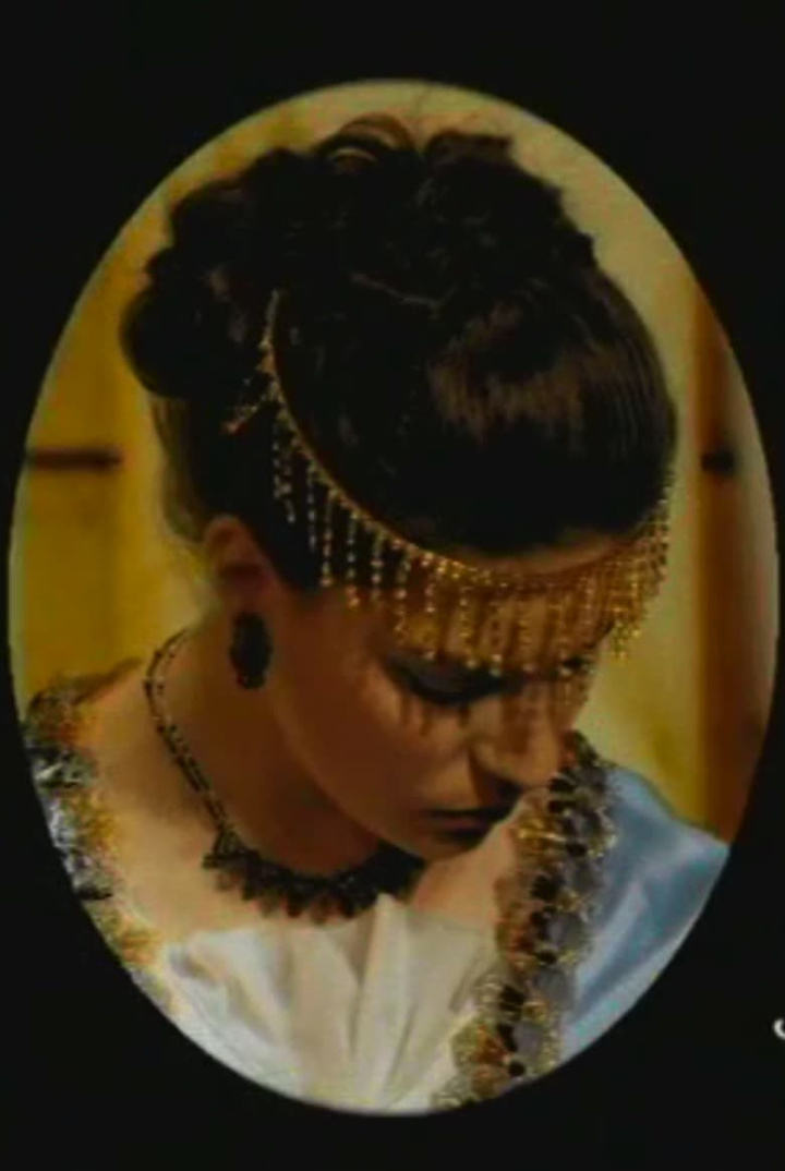 Esther i gruppen Alla filmer hos Mohamad shop (473054)