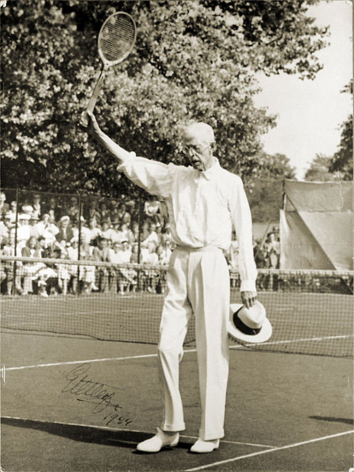 Direktörn är upptagen i gruppen Alla filmer hos Mohamad shop (480780)