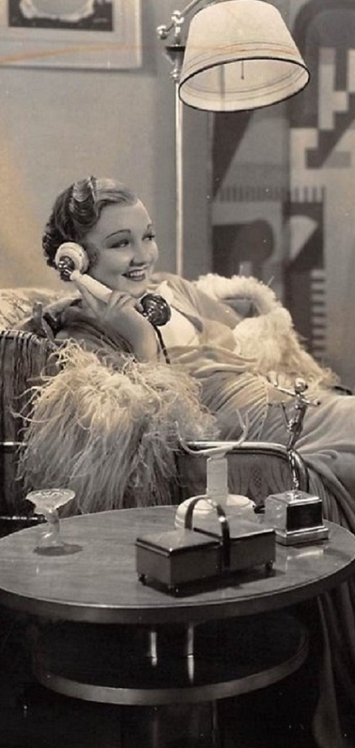 Elmer Steps Out i gruppen Alla filmer hos Mohamad shop (484608)