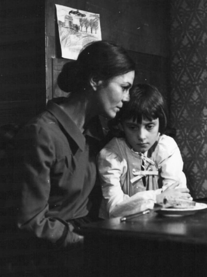 Józia - Die Tochter der Delegierten i gruppen Alla filmer hos Mohamad shop (487581)