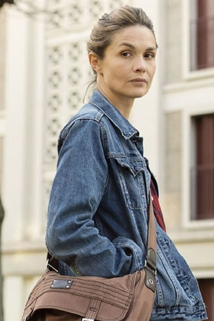 Nadia i gruppen Drama hos Mohamad shop (504167)