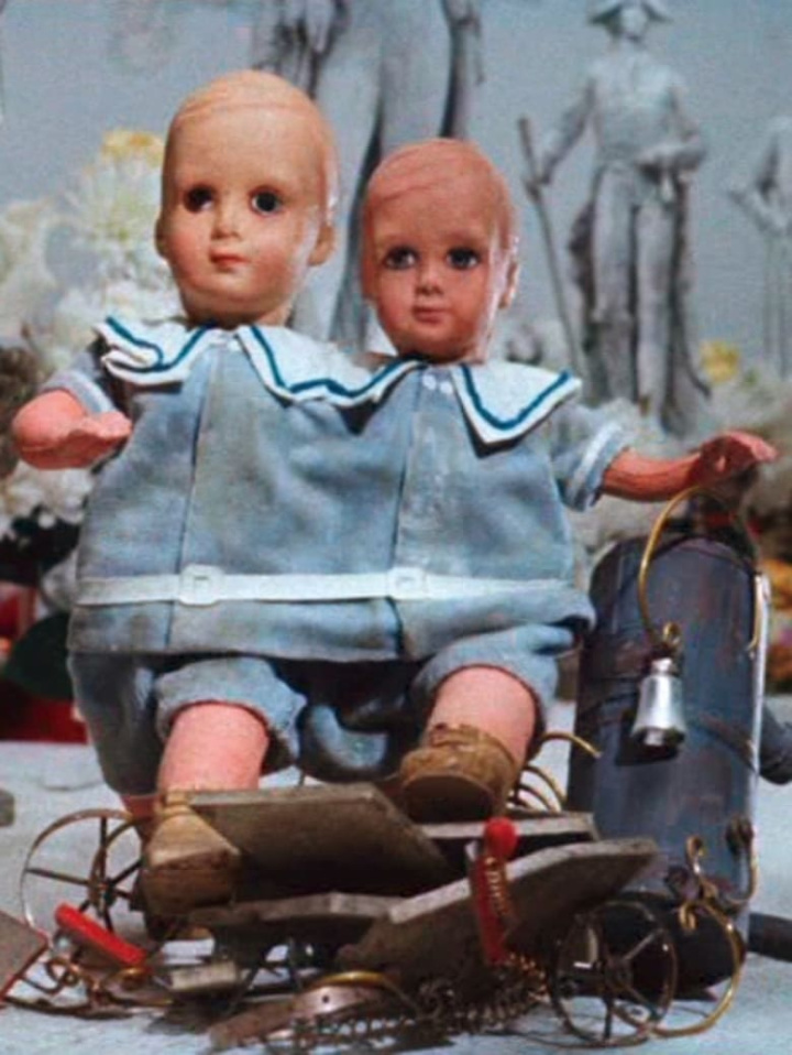 Das Geschenk - eine beinliche Geschichte i gruppen Alla filmer hos Mohamad shop (512942)