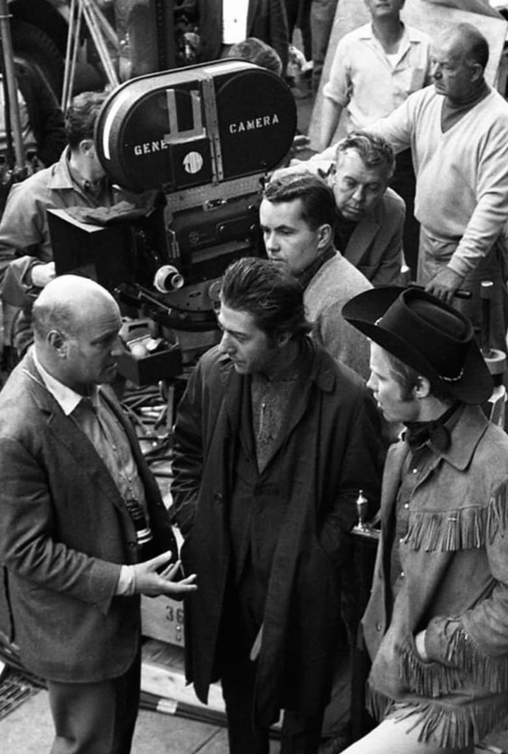 The Crowd Around the Cowboy i gruppen Alla filmer hos Mohamad shop (513814)