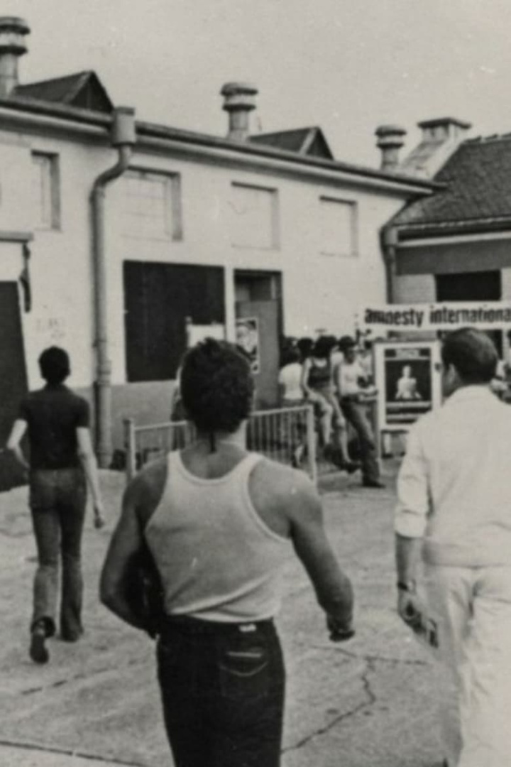 Arena Squatted i gruppen Alla filmer hos Mohamad shop (515846)