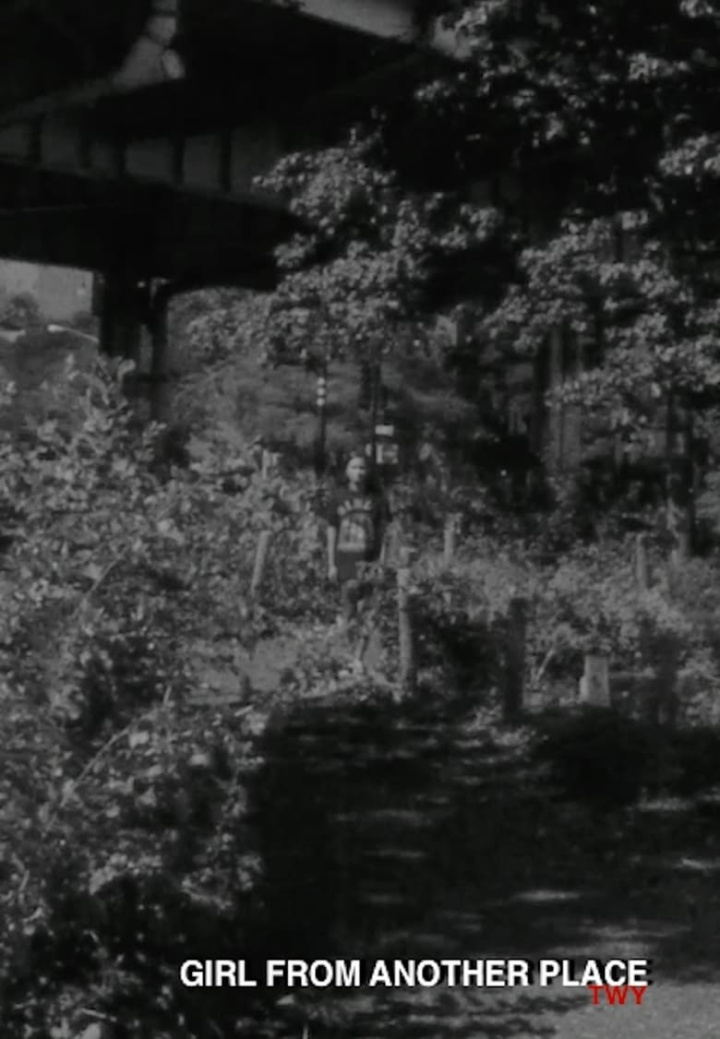 Girl From Another Place i gruppen Thriller hos Mohamad shop (518585)