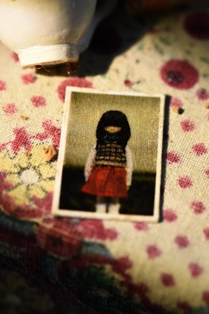 A Branch of a Pine Is Tied Up i gruppen Drama hos Mohamad shop (528224)