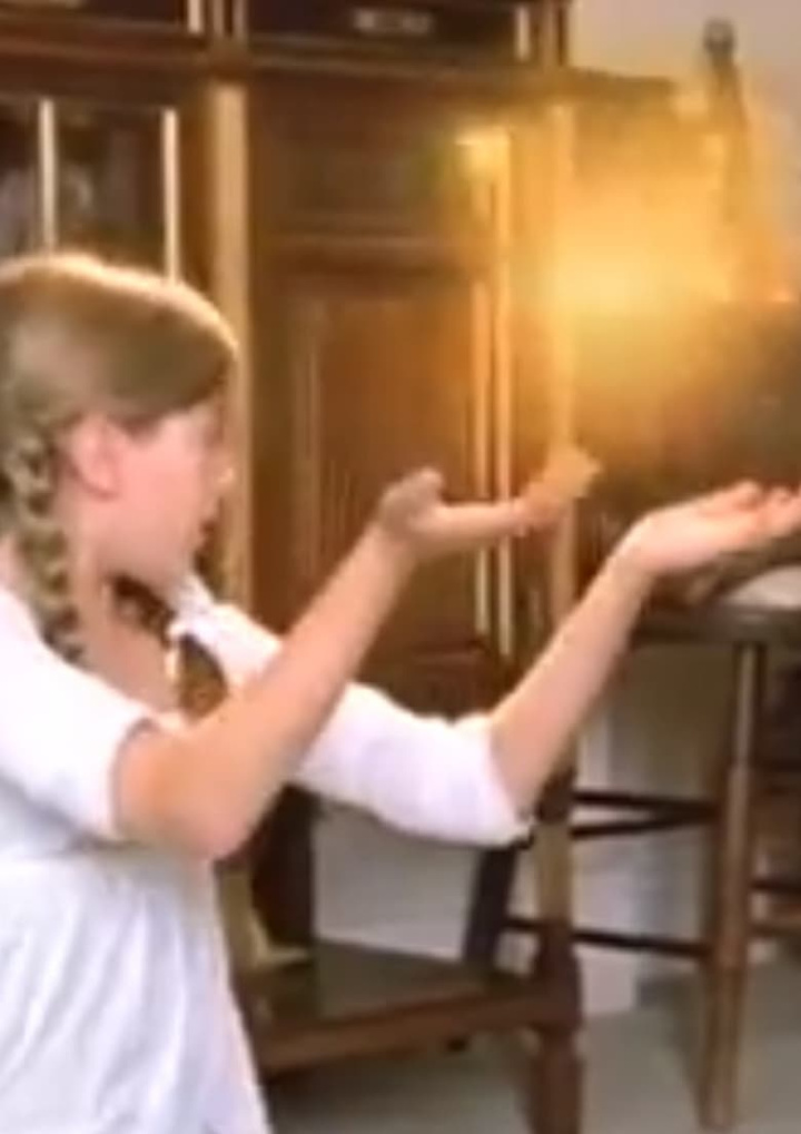 Into The Light i gruppen Drama hos Mohamad shop (544179)