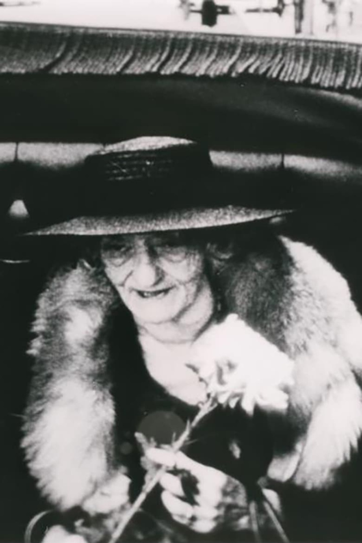 Lucy i gruppen Alla filmer / Documentary hos Mohamad shop (547717)