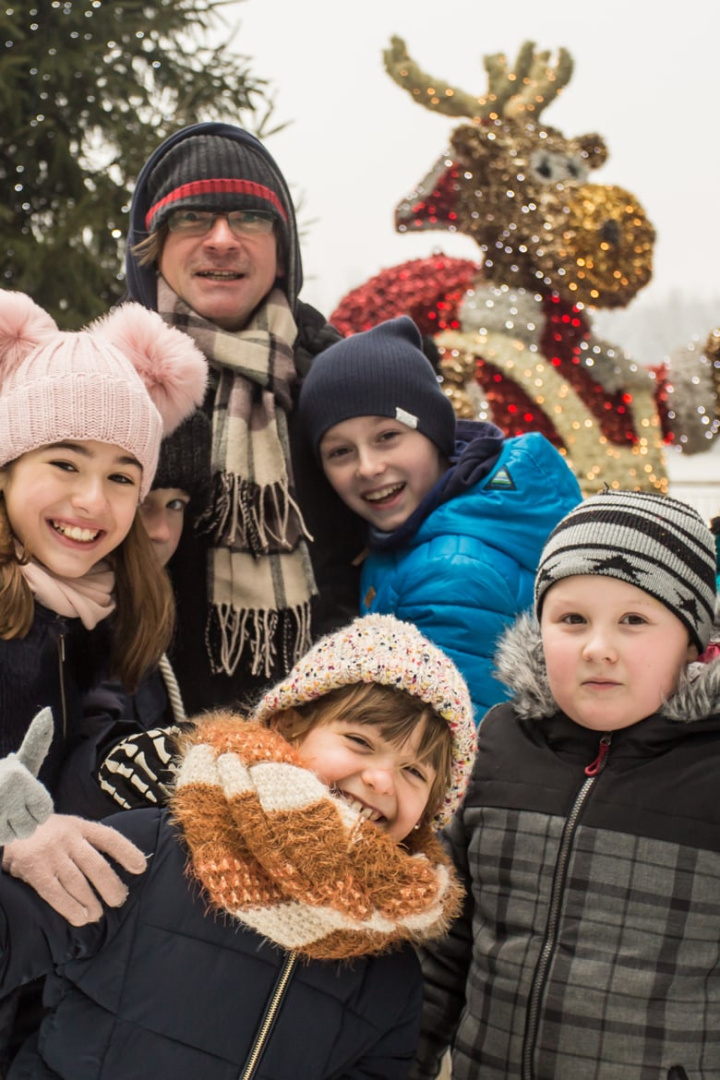 Prázdniny: Vianočné dobrodružstvo i gruppen Alla filmer / Family hos Mohamad shop (570703)