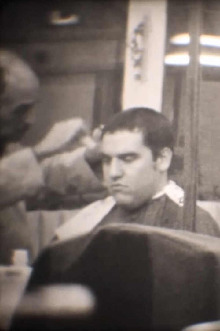 May Avenue i gruppen Alla filmer / Documentary hos Mohamad shop (577729)