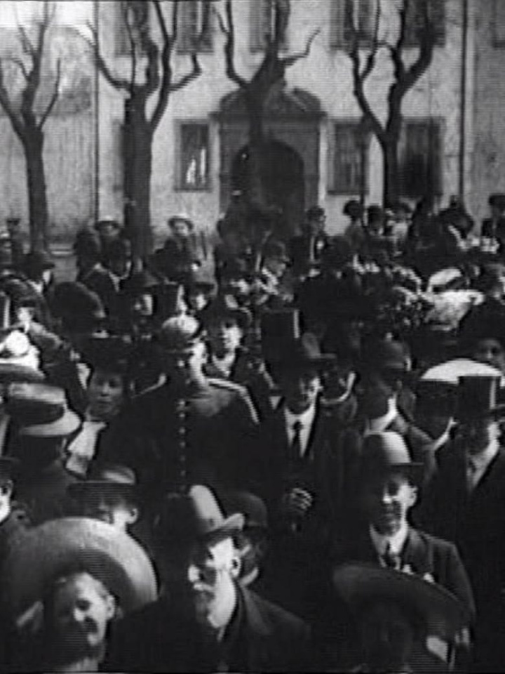 Domausgang am Ostersonntag i gruppen Alla filmer / Documentary hos Mohamad shop (577790)