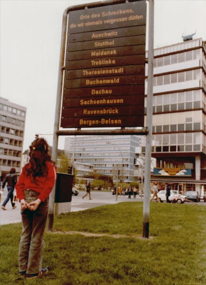 Im Land meiner Eltern i gruppen Alla filmer / Documentary hos Mohamad shop (590360)