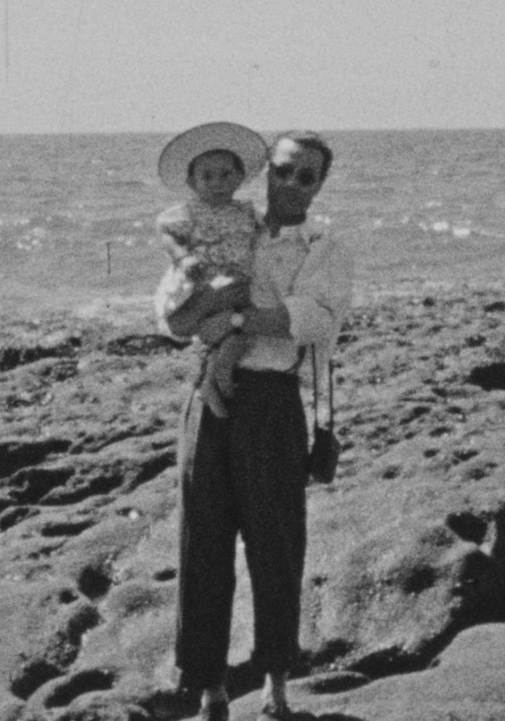 The Hissing of Summer Sands i gruppen Alla filmer / Documentary hos Mohamad shop (595407)