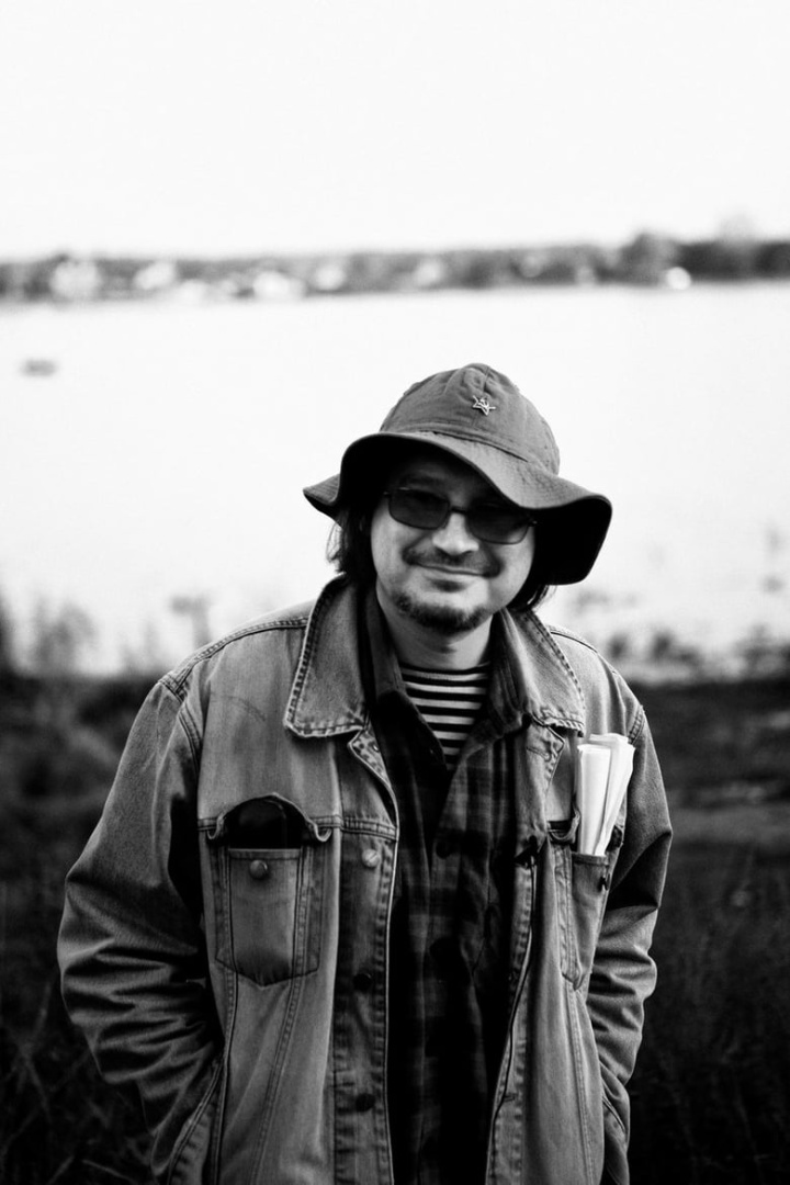 Aleksei Oktyabrinovich i gruppen Alla filmer / Documentary hos Mohamad shop (600781)