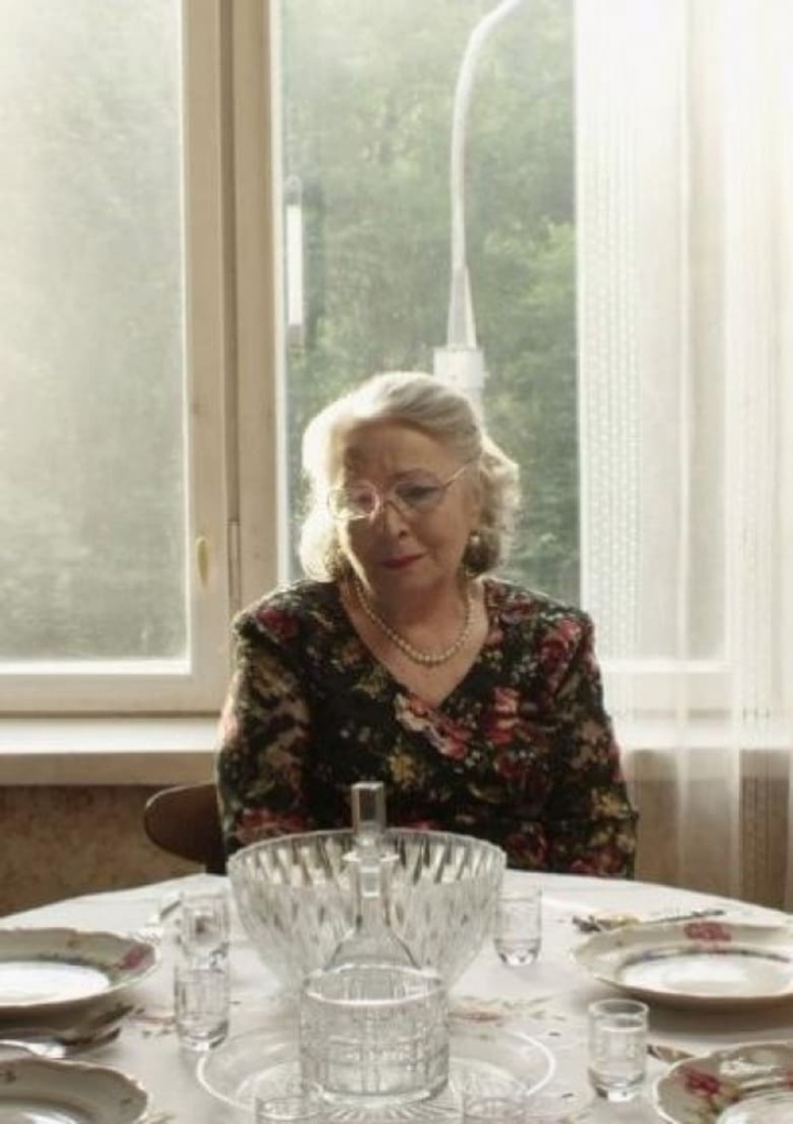 Around The Table i gruppen Alla filmer / Drama hos Mohamad shop (600826)