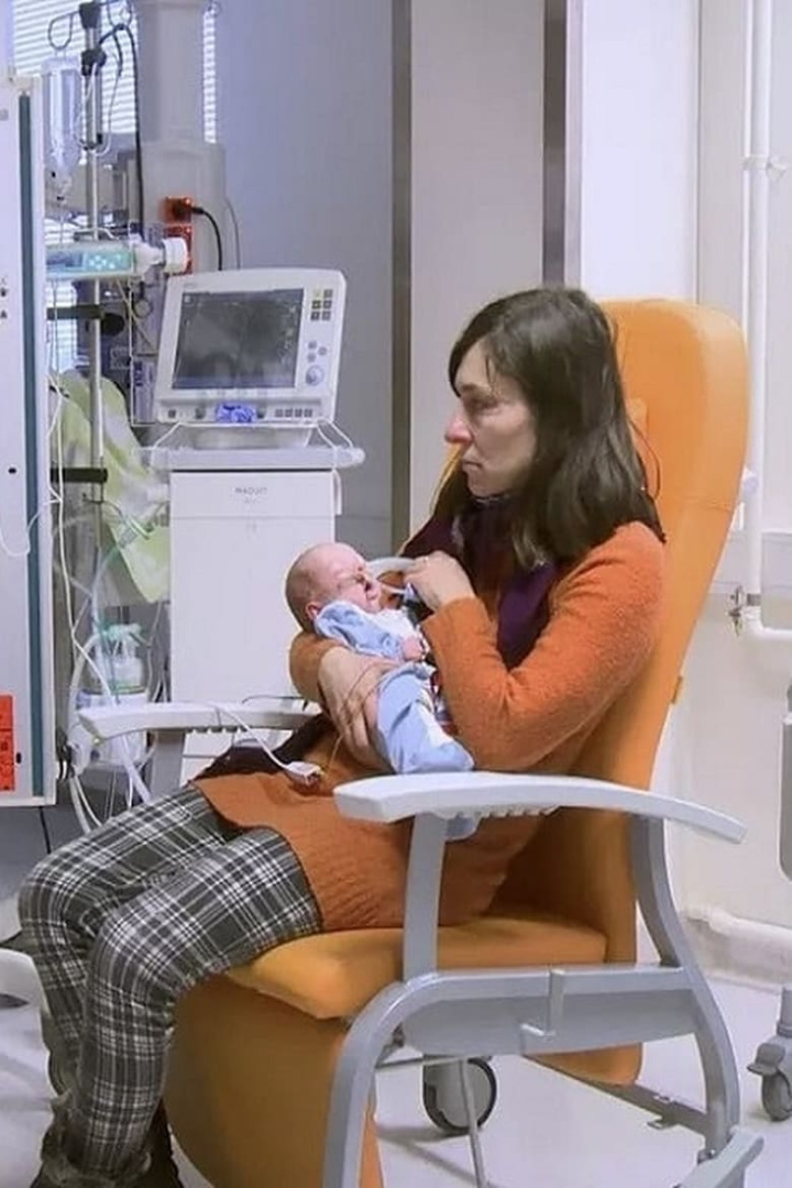 Waiting for a Miracle i gruppen Alla filmer / Documentary hos Mohamad shop (633473)