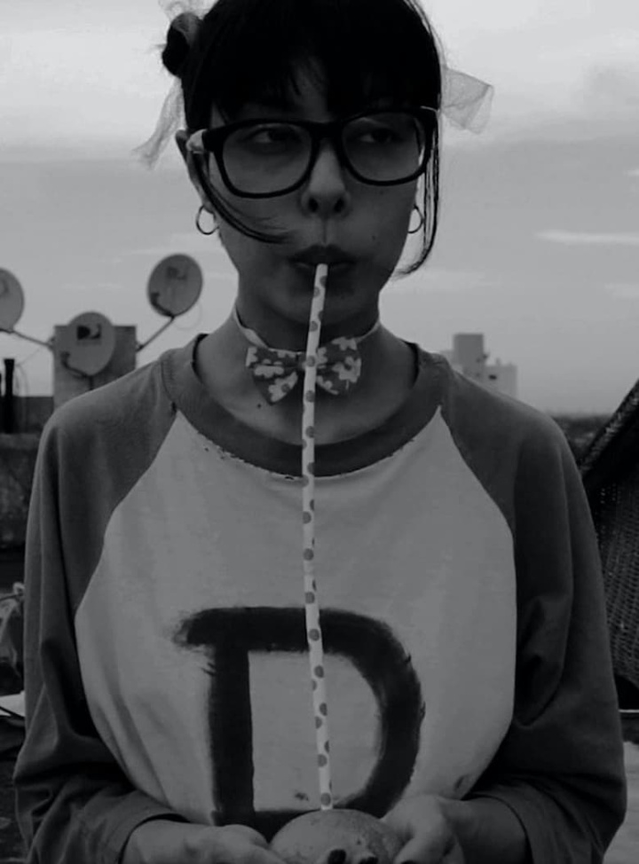 One day, Dolores was on her own i gruppen Alla filmer / Drama hos Mohamad shop (638137)