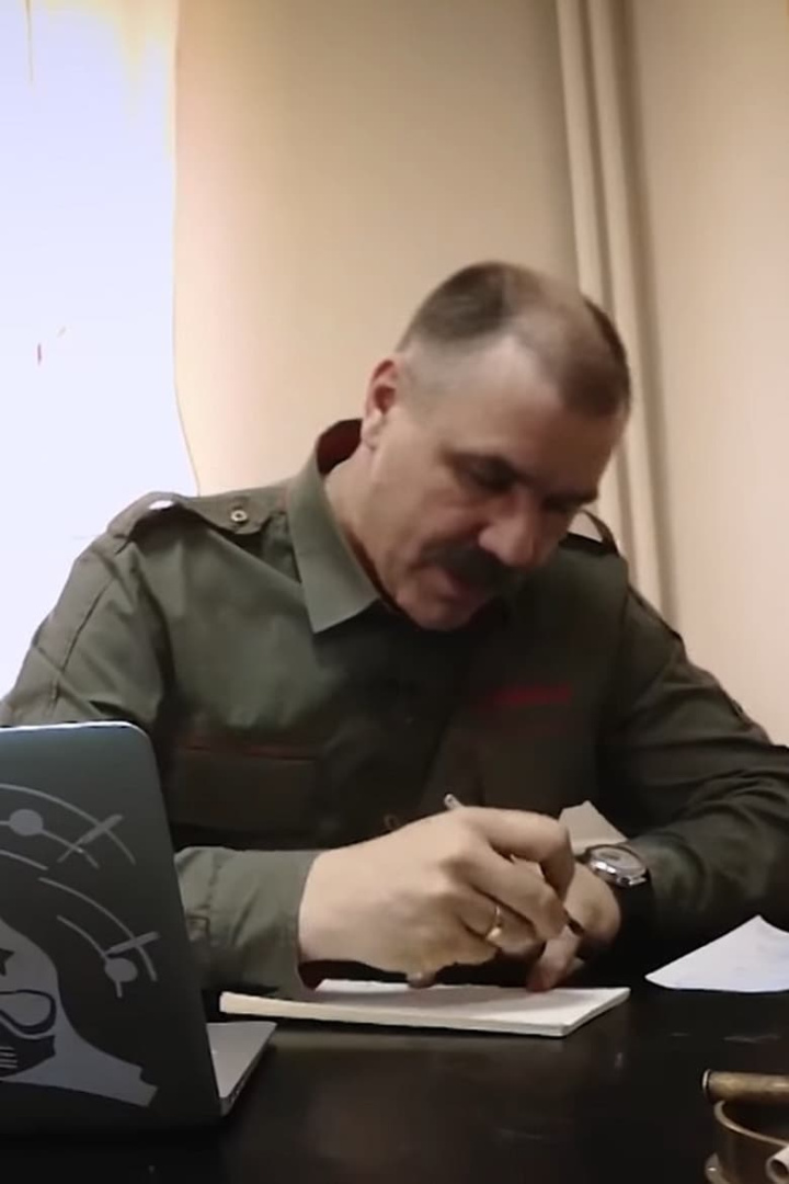 Everyone Was Waiting For The Arrival Of The Fuehrer i gruppen Alla filmer / Documentary hos Mohamad shop (643695)