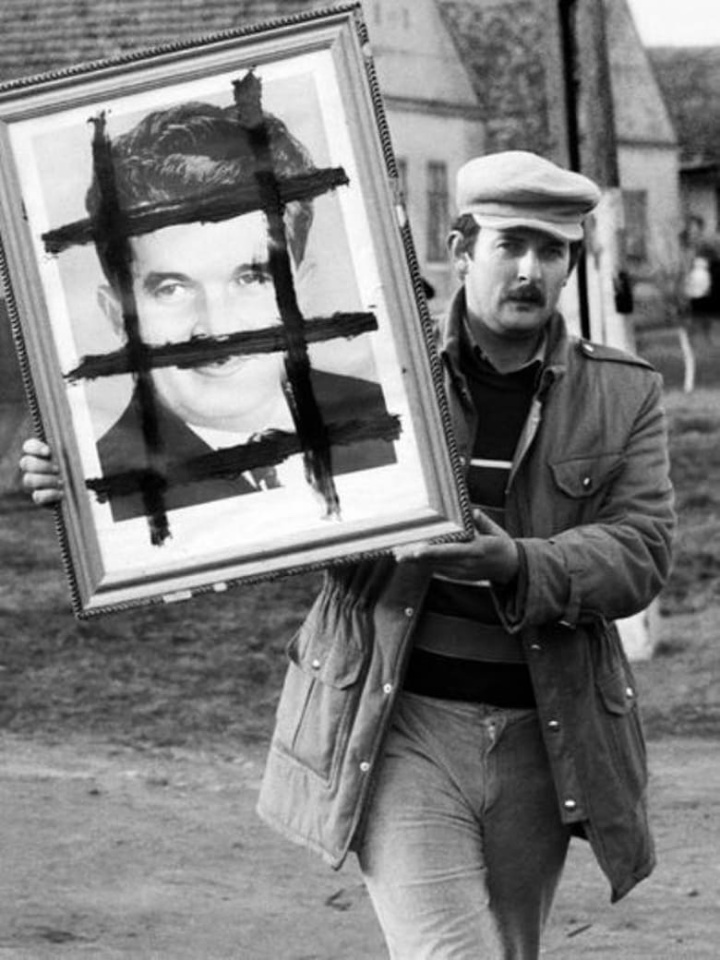 Die Rückkehr - Die unbekannten Helden der rumänischen Revolution i gruppen Alla filmer / Documentary hos Mohamad shop (645993)