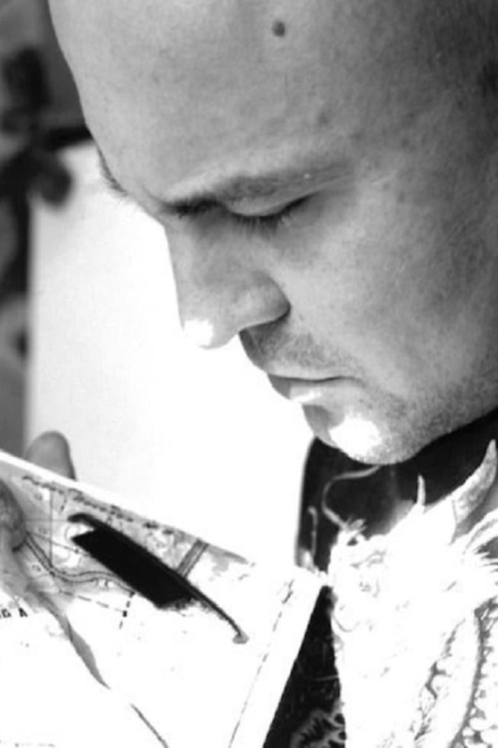 Hollow i gruppen Alla filmer / Documentary hos Mohamad shop (647862)