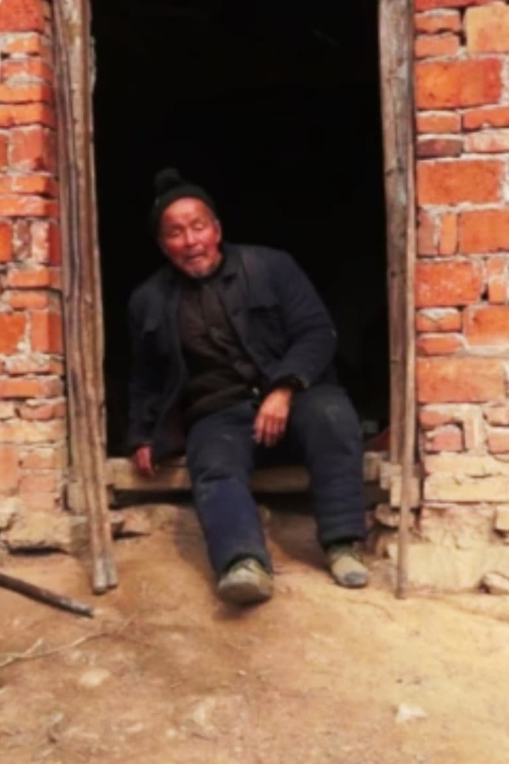 Self-Portrait: Building the Bridge at 47KM i gruppen Alla filmer / Documentary hos Mohamad shop (666437)